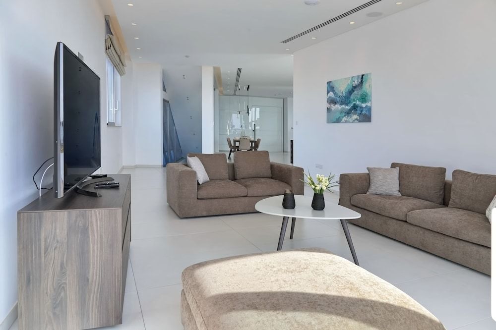 Айя-Напа: Elegance Beachfront Elite Villa