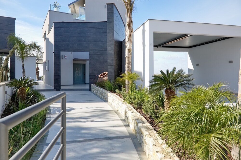 Айя-Напа: Elegance Beachfront Elite Villa