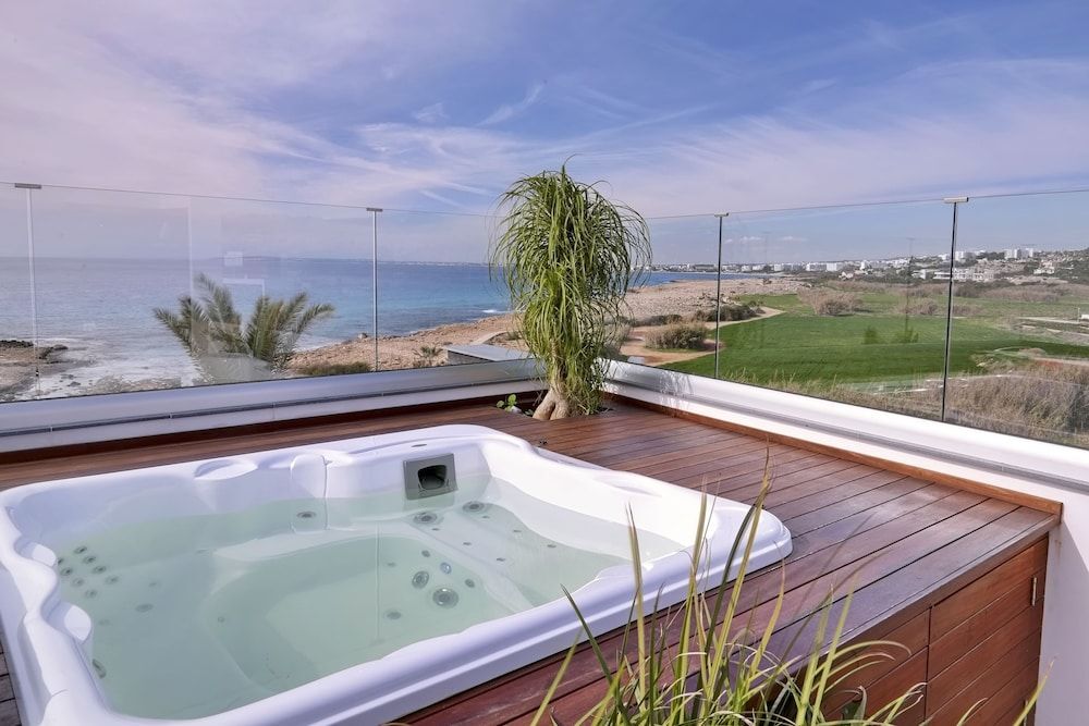 Айя-Напа: Elegance Beachfront Elite Villa