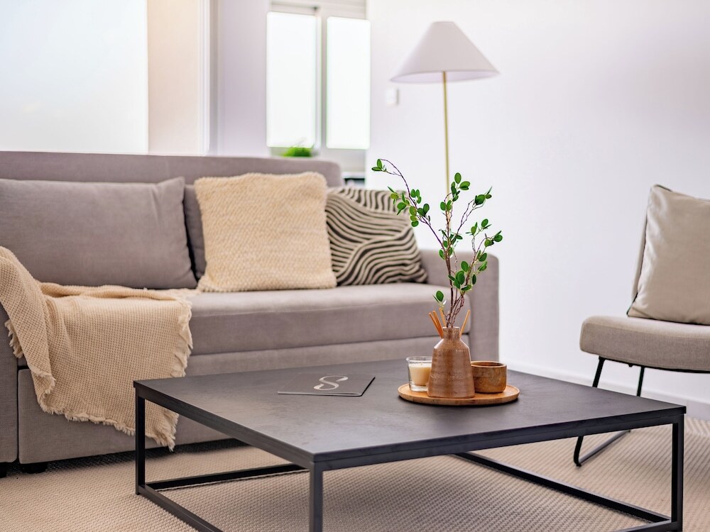 Sanders Cruise - Lovely 1-bdr Apt With Balcony — фото 2