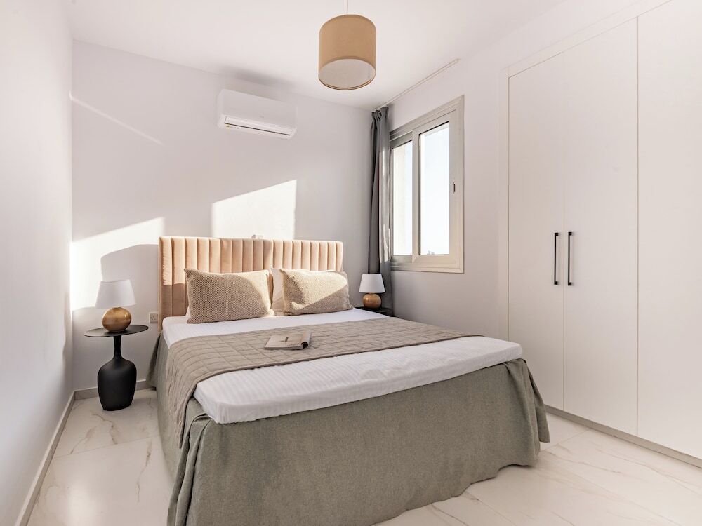 Лимассол: Sanders Cruise - Lovely 1-bdr Apt With Balcony