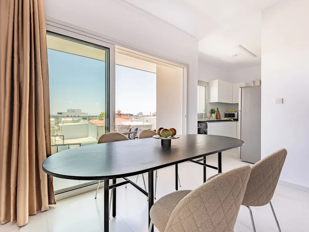 Лимассол: Sanders Cruise - Lovely 1-bdr Apt With Balcony