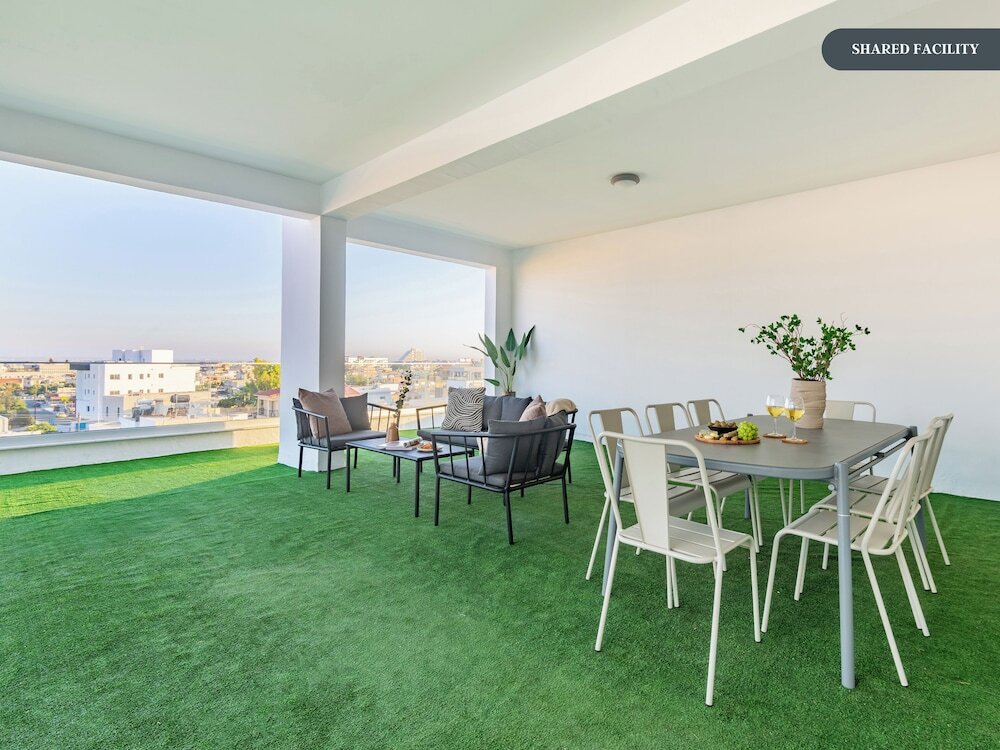 Лимассол: Sanders Cruise - Modern 1-bdr Apt With Balcony