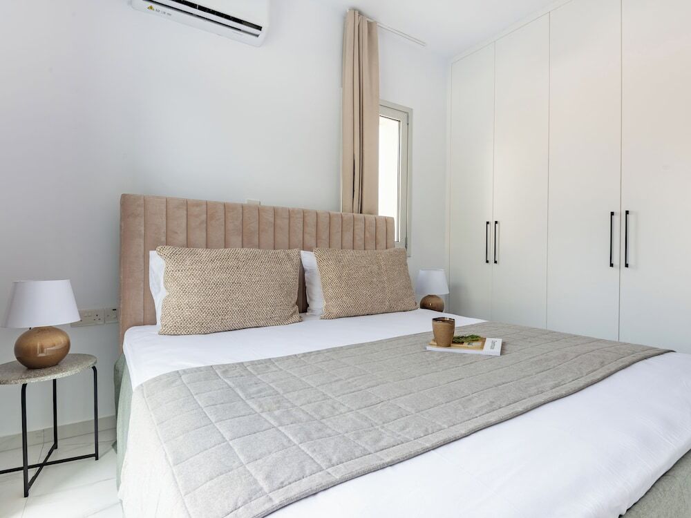 Лимассол: Sanders Cruise - Bright 2-bdr Apt With 2 Balconies