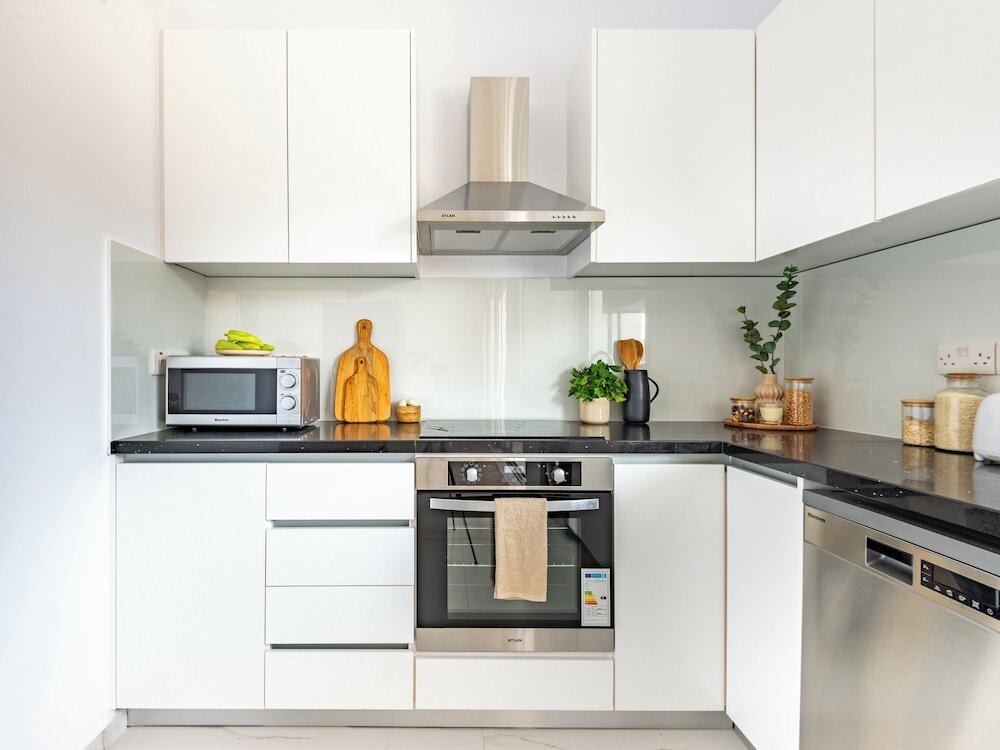 Лимассол: Sanders Cruise - Bright 2-bdr Apt With 2 Balconies