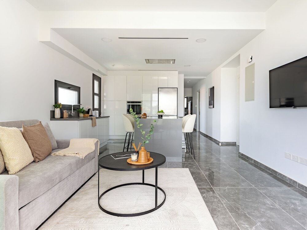 Sanders Evolution 2 - Cozy 2 Bedroom Apartment With Balcony — фото 2
