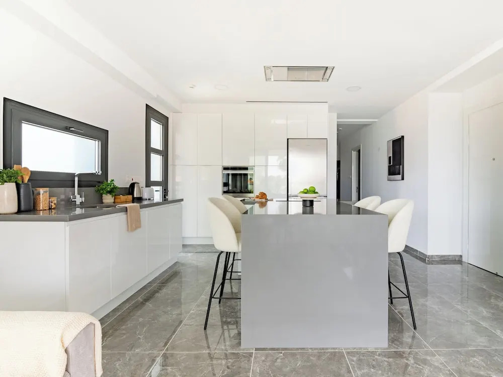 Лимассол: Sanders Evolution 2 Lovely 2 Bedroom Apartment With Balcony