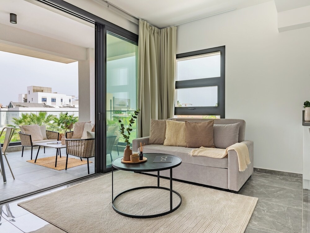 Лимассол: Sanders Evolution 2 Lovely 2 Bedroom Apartment With Balcony