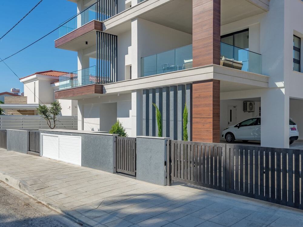 Лимассол: Sanders Evolution 2 Sweet 2 Bedroom Apartment With Balcony