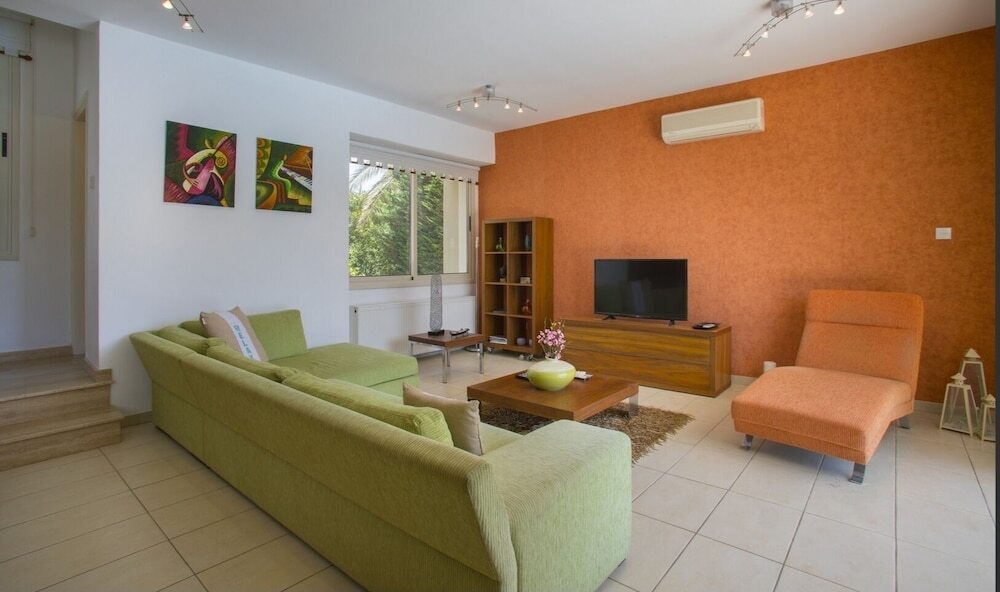Перволия: Soothing Sunset Villa, 200m to the Beach