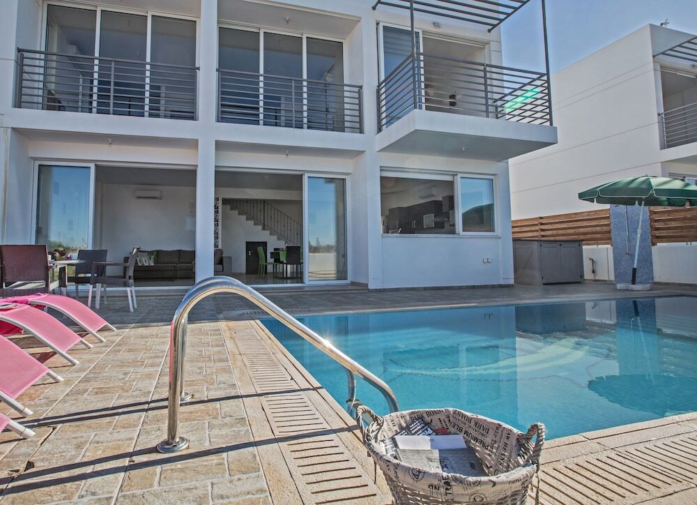 Паралимни: Protaras Pearl Villa Pe16