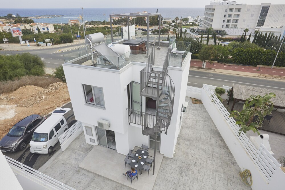 Паралимни: Protaras Holiday Villa