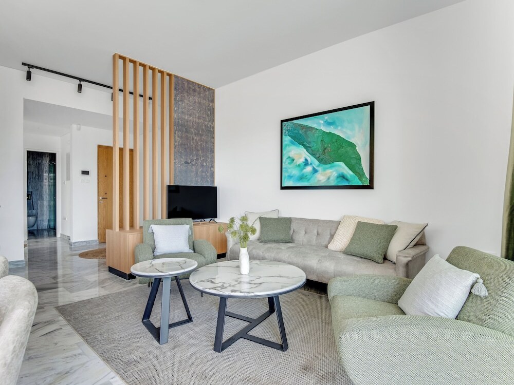 Пафос: Sanders Olive - Chic 3-bdr Apt With Shared Pool