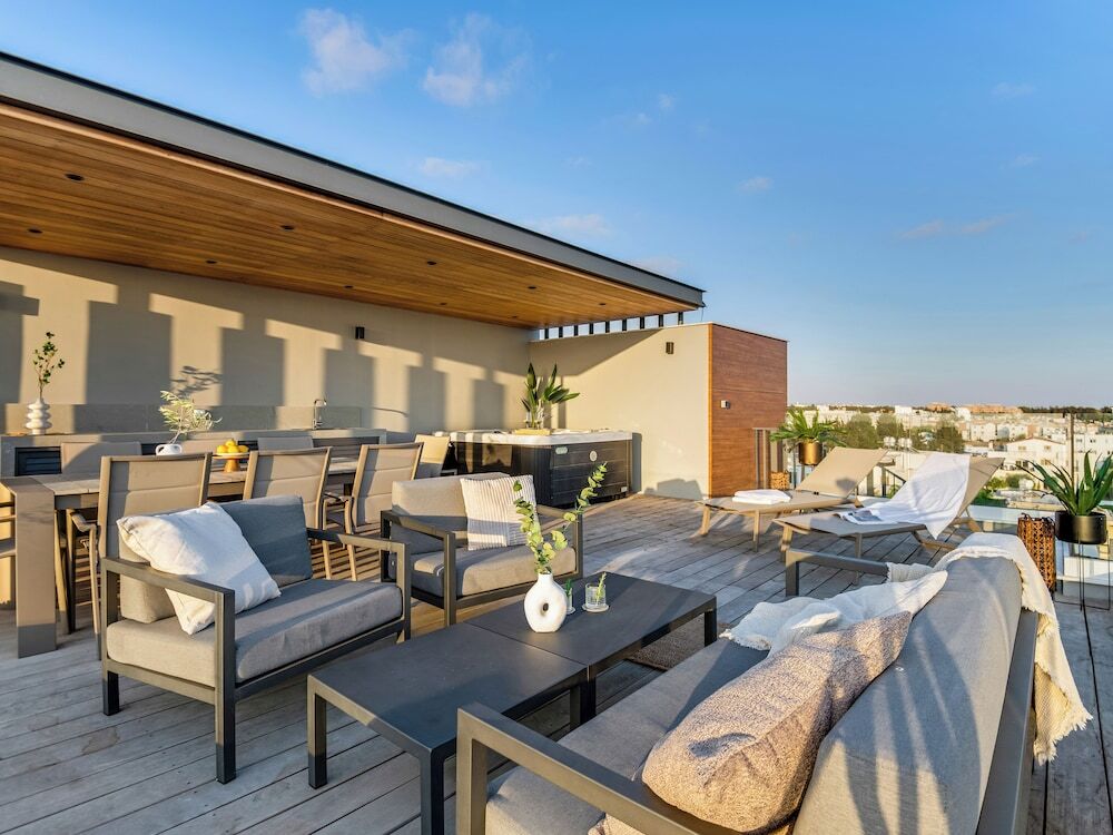 Пафос: Sanders Olive - Chic 3-bdr Apt With Shared Pool
