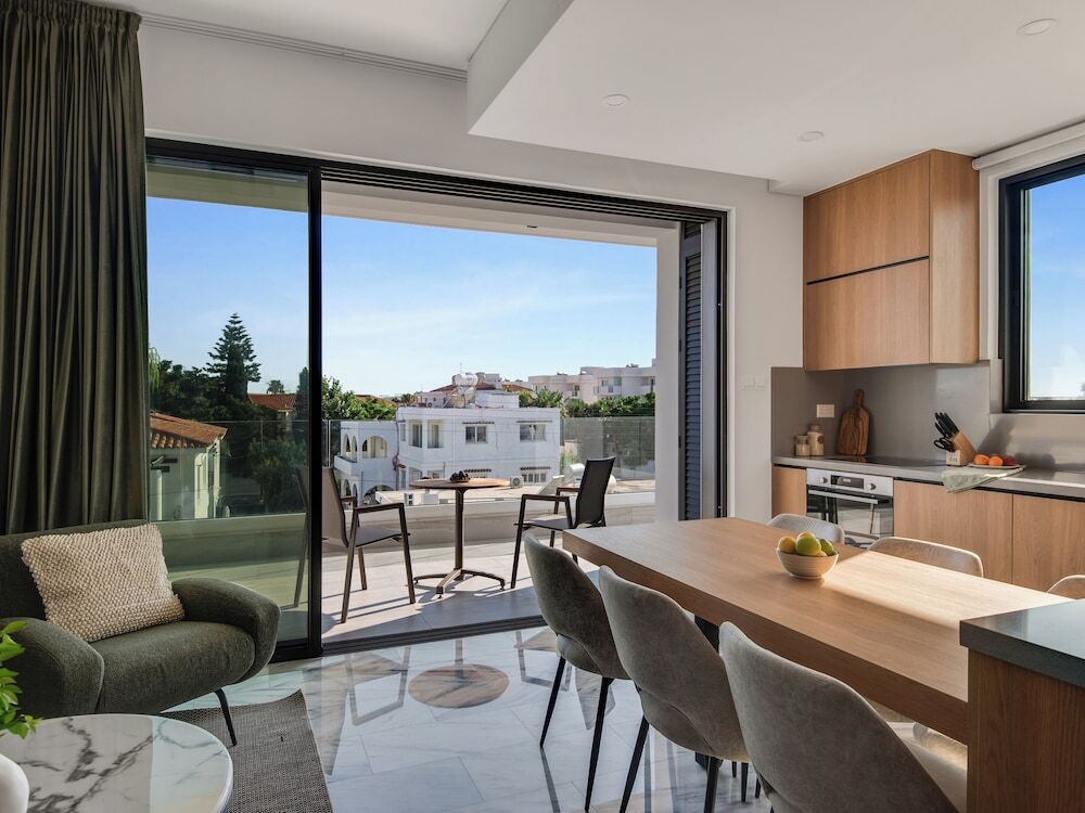Пафос: Sanders Olive - Chic 3-bdr Apt With Shared Pool