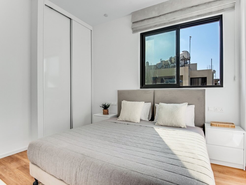 Sanders Olive - Chic 3-bdr Apt With Shared Pool — фото 6
