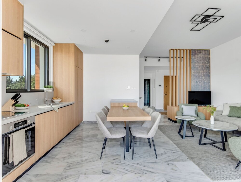 Пафос: Sanders Olive - Chic 3-bdr Apt With Shared Pool