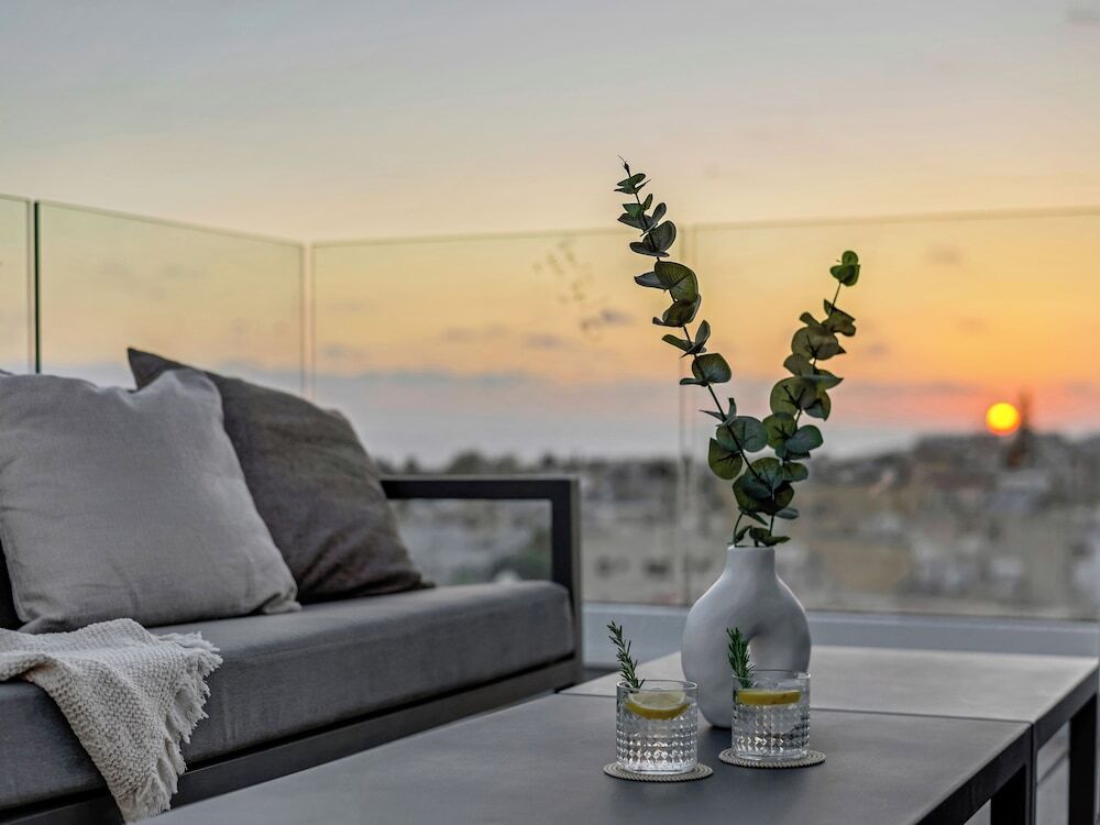 Пафос: Sanders Olive - Chic 3-bdr Apt With Shared Pool