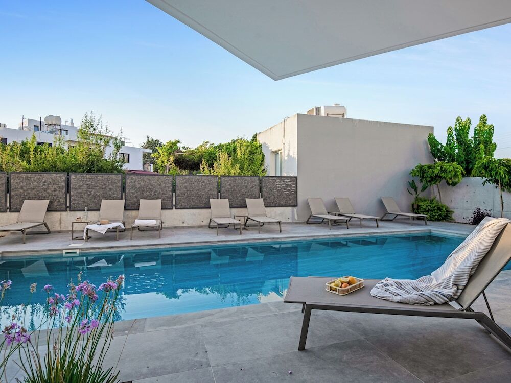 Пафос: Sanders Olive - Chic 3-bdr Apt With Shared Pool