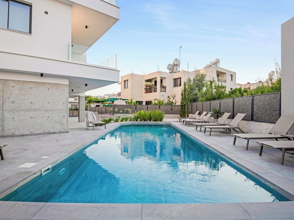 Пафос: Sanders Olive - Chic 3-bdr Apt With Shared Pool