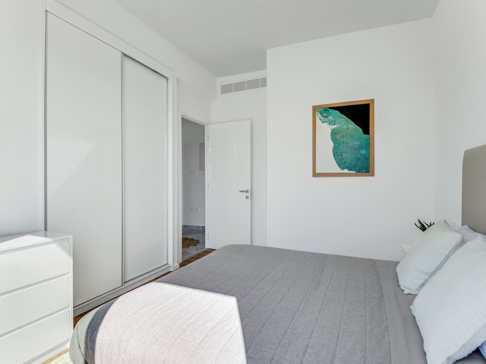 Пафос: Sanders Olive - Chic 3-bdr Apt With Shared Pool