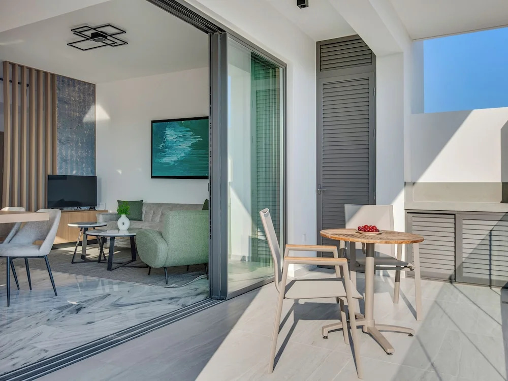 Пафос: Sanders Olive - Cute 1-bdr Apt With Shared Pool