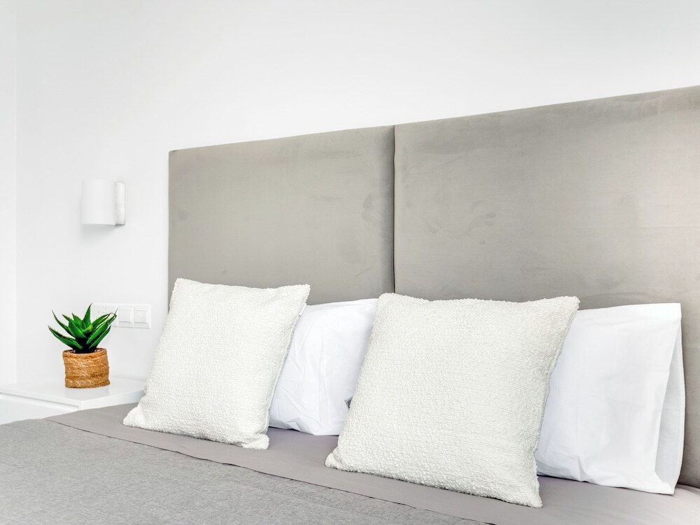 Пафос: Sanders Olive - Cute 1-bdr Apt With Shared Pool