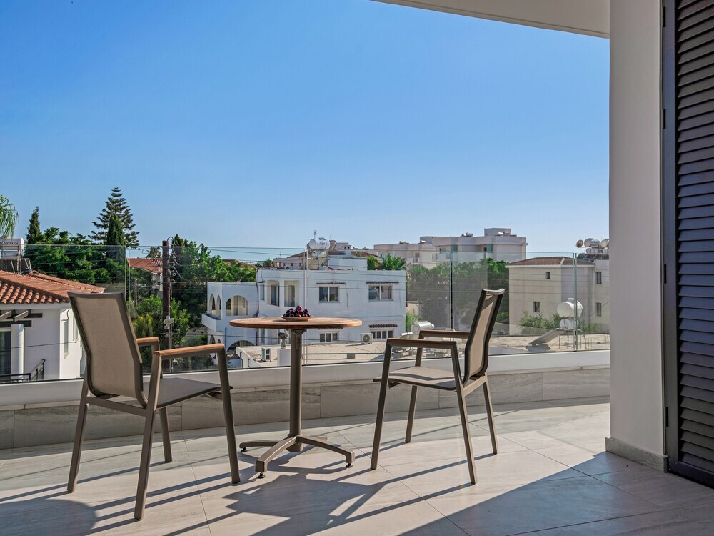 Пафос: Sanders Olive - Cute 1-bdr Apt With Shared Pool
