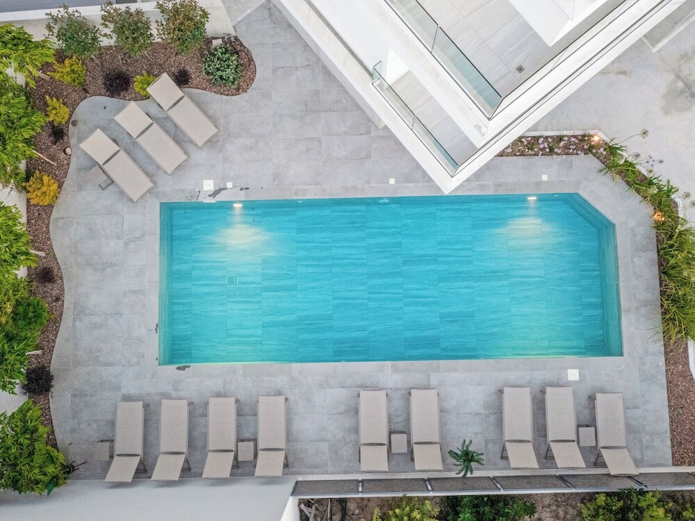 Пафос: Sanders Olive - Cute 1-bdr Apt With Shared Pool