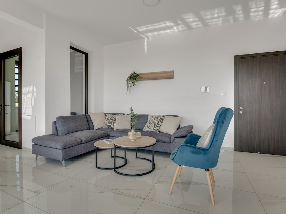 Лимассол: Sanders Palama - Comfy 2-bdr. Penthouse Apt