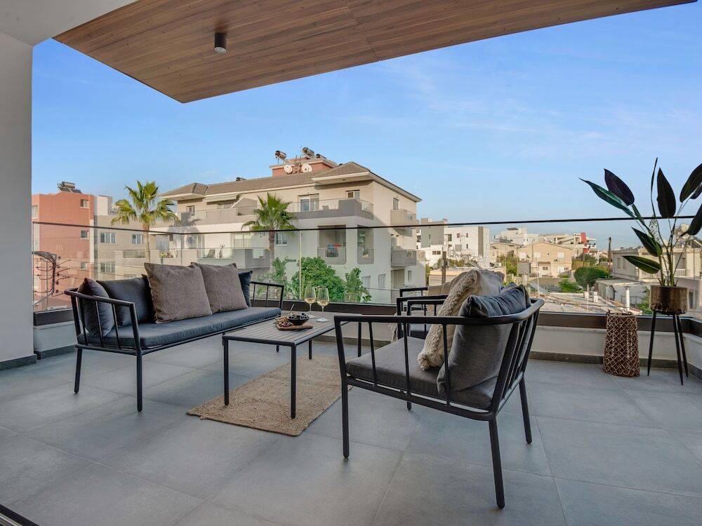 Лимассол: Sanders Palama - Comfy 2-bdr. Penthouse Apt