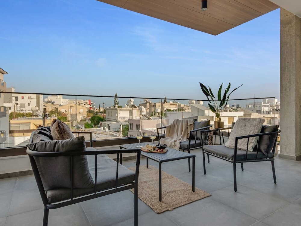 Лимассол: Sanders Palama - Comfy 2-bdr. Penthouse Apt