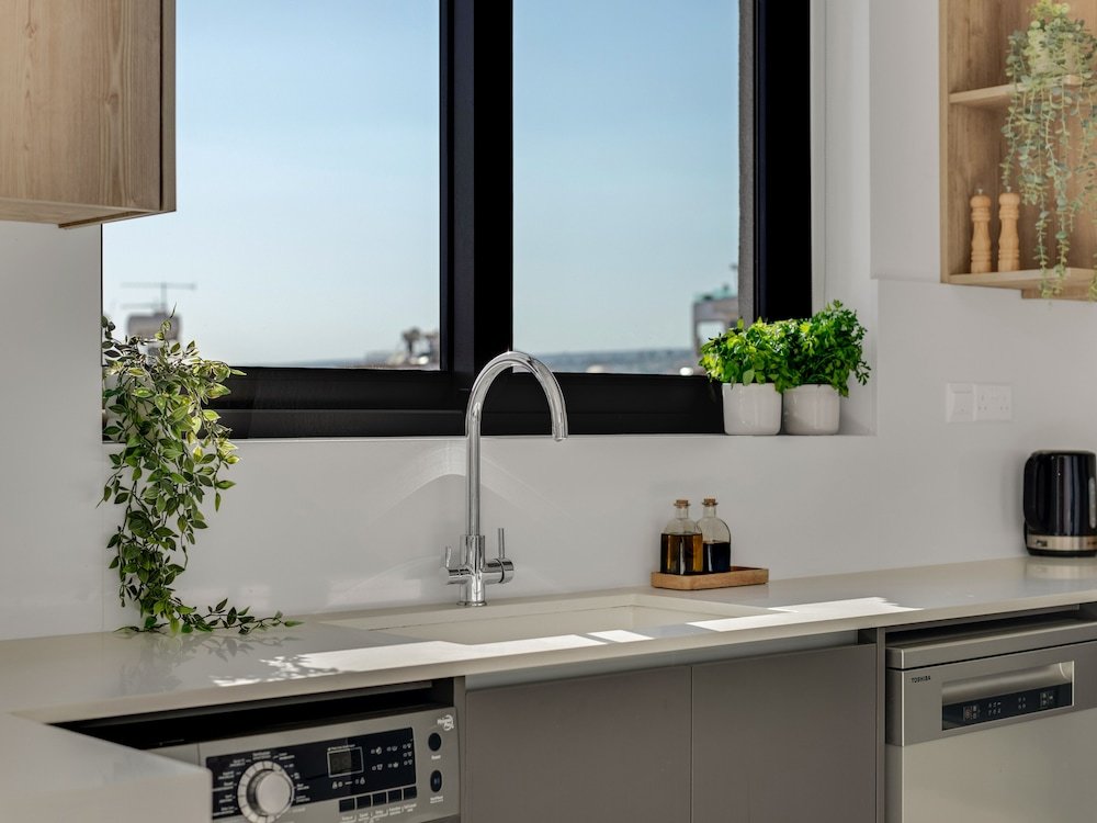 Лимассол: Sanders Palama - Comfy 2-bdr. Penthouse Apt