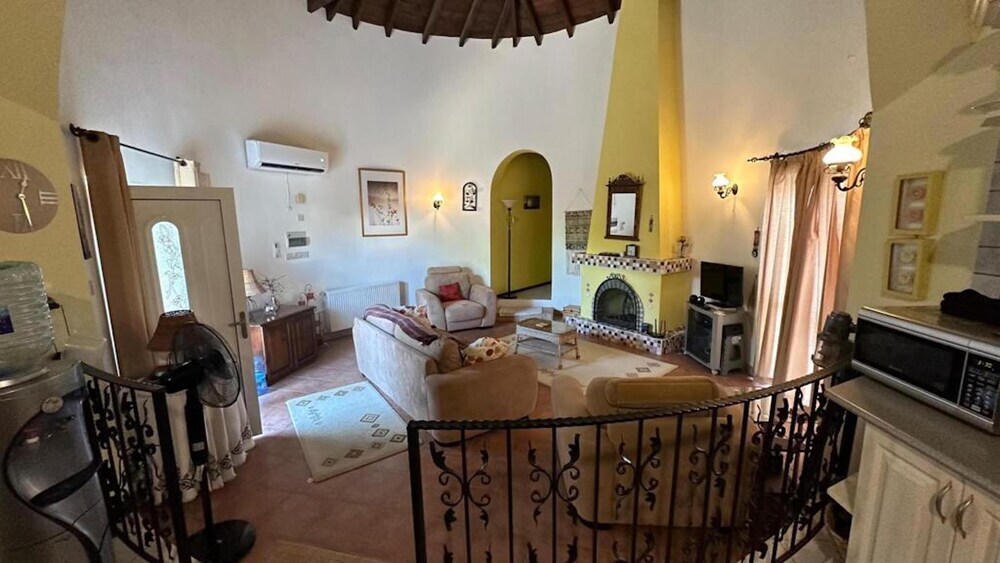 Озанкей: Remarkable 3-bed Villa in Catalkoy