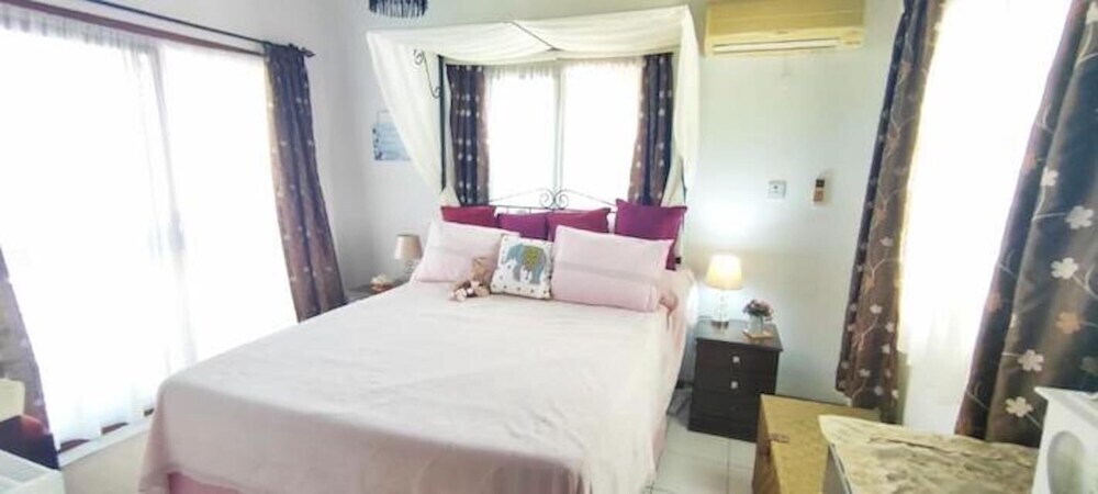 Озанкей: Remarkable 3-bed Villa in Catalkoy