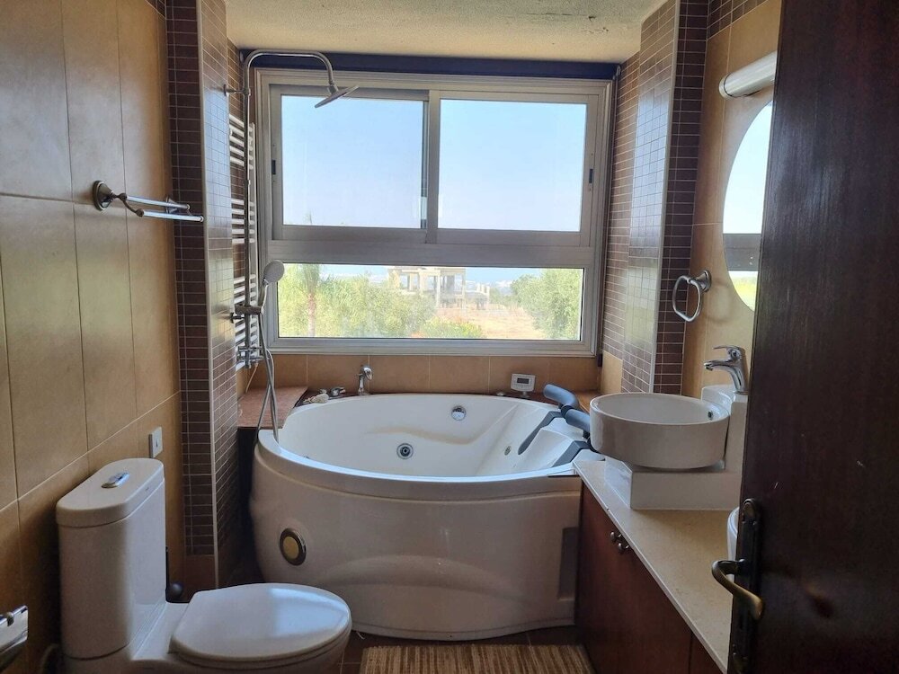 Героскипу: Impeccable 3-bed Villa in Tala - Paphos