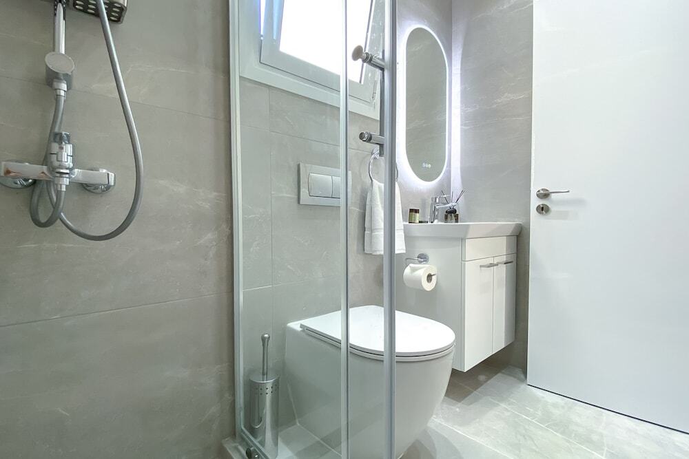 Пафос: Phaedrus Living: Limnaria Luxury Flat Vine 121