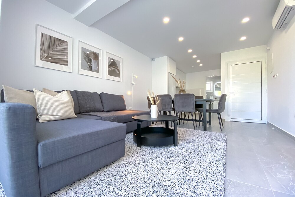 Пафос: Phaedrus Living: Limnaria Luxury Flat Vine 121