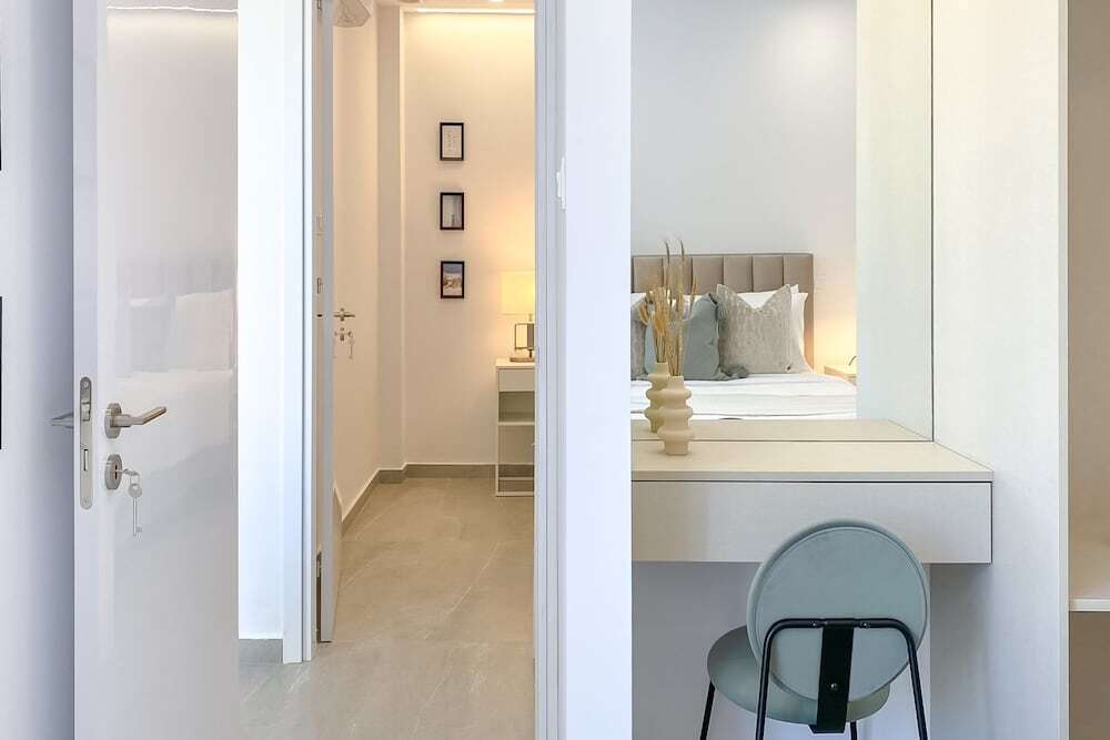 Пафос: Phaedrus Living: Limnaria Luxury Flat Vine 121