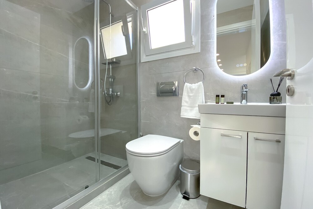 Пафос: Phaedrus Living: Limnaria Luxury Flat Vine 121