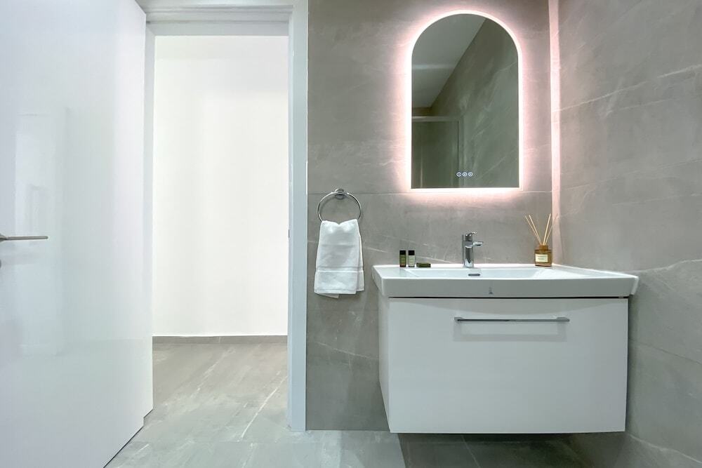 Пафос: Phaedrus Living: Limnaria Luxury Flat Ivy 121