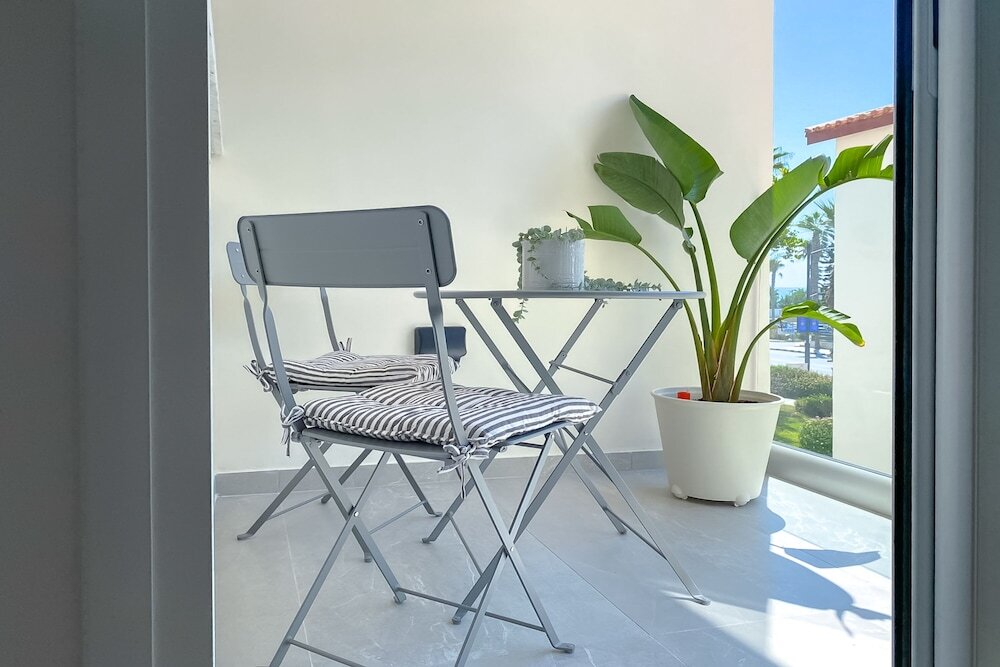 Пафос: Phaedrus Living: Limnaria Luxury Flat Ivy 121