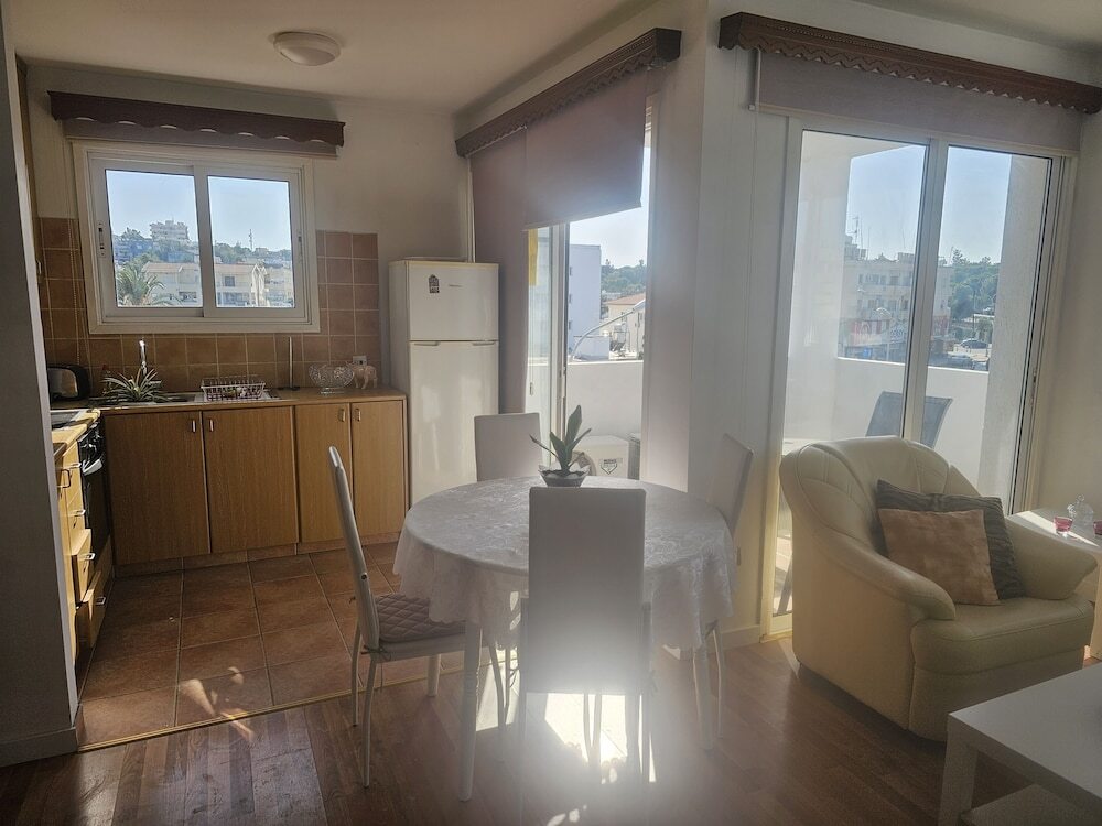 Агиа-Варвара: Stunning 1-bed Apartment in Aglantzia