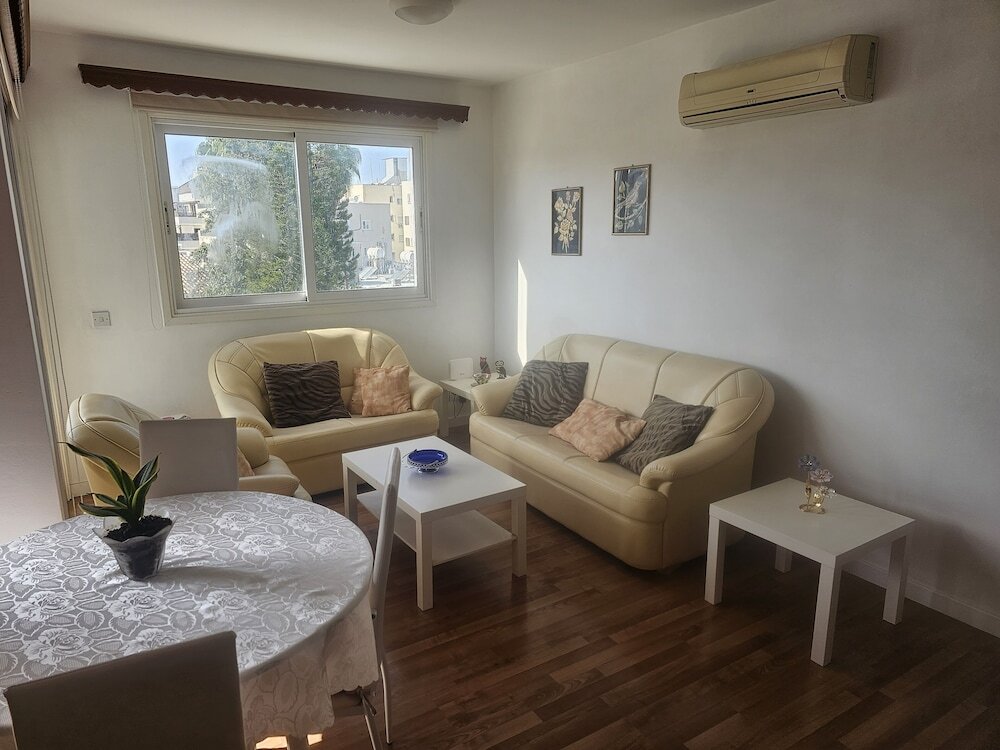 Агиа-Варвара: Stunning 1-bed Apartment in Aglantzia