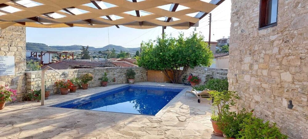 Скарину: Skarinou Village Poolside Escape Studio