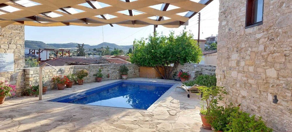 Traditional Village Pool Apartment — фото 1
