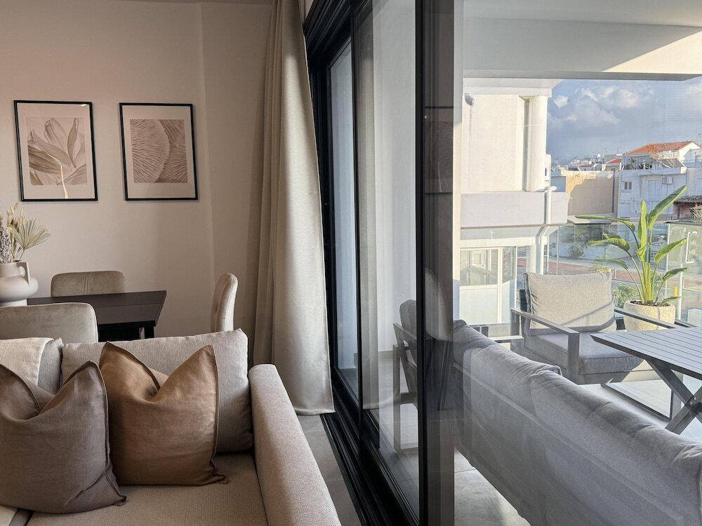 Агиа-Варвара: Phaedrus Living White Hills Suites City View