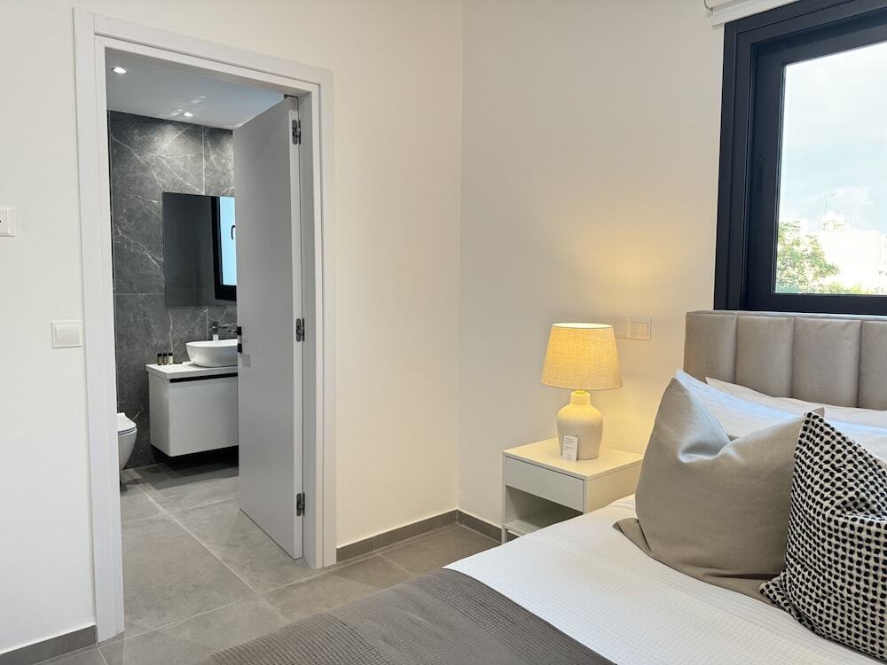 Агиа-Варвара: Phaedrus Living White Hills Suites City View