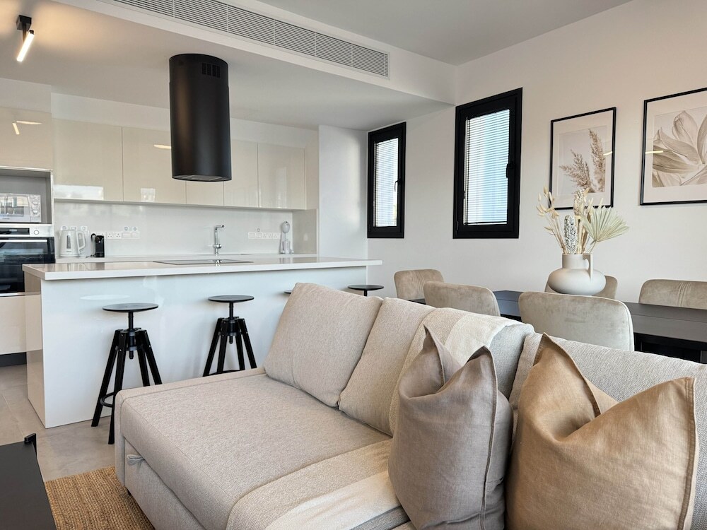 Агиа-Варвара: Phaedrus Living White Hills Suites City View