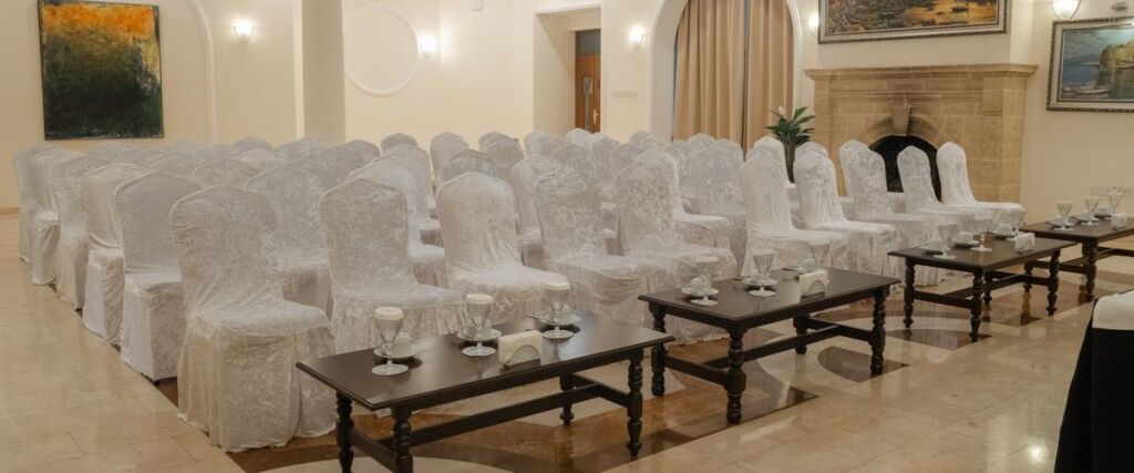 Кирения: Hotel Dome